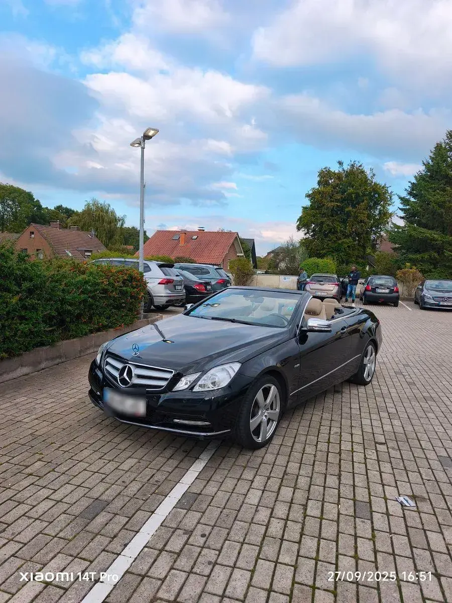 Gebraucht Mercedes E200 Elegance 184 PS (135 kW) 2011 Schwarz Cabrio