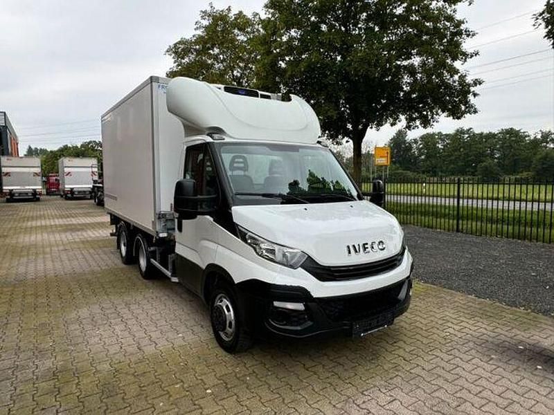 Weiss Gebraucht 2018 Iveco Daily Van | 44.029 € - Bild 1/4