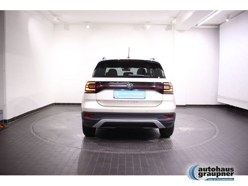 Gebraucht VW T-Cross Move 110 PS (80 kW) 2023 Silber / ivory silver (metallic) SUV