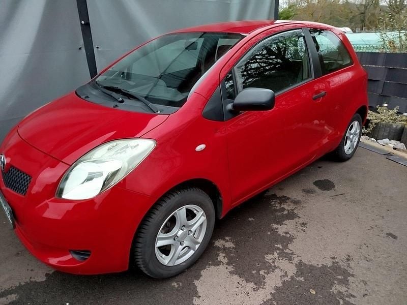 Gebraucht Toyota Yaris 70 PS (51 kW) 2007 Rot Kleinwagen