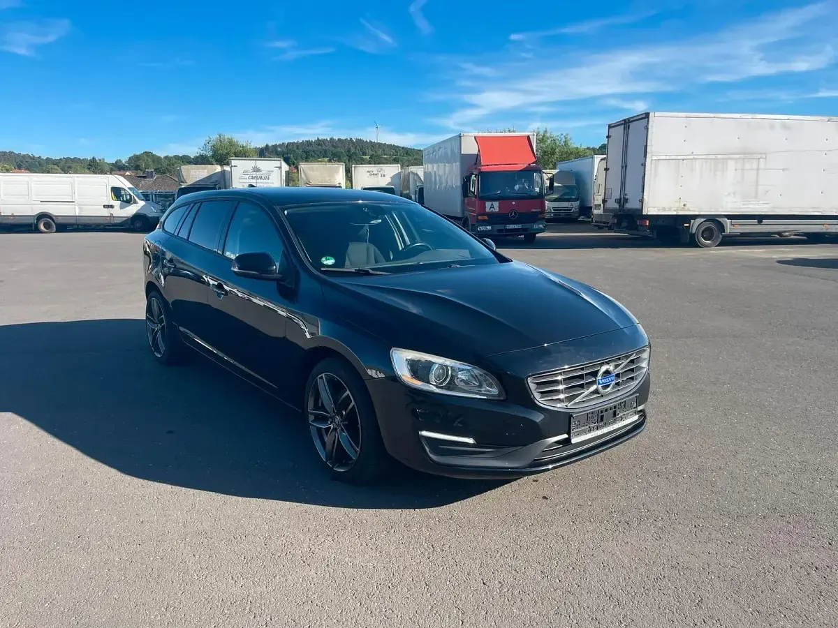 Gebraucht Volvo V60 136 PS (100 kW) 2014 Schwarz Kombi