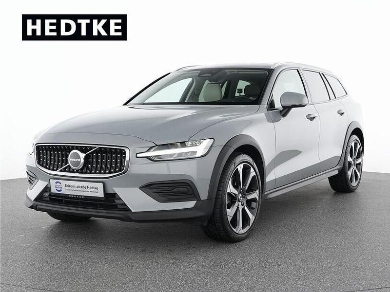 Grau Gebraucht 2023 Volvo V60 CC Plus Kombi | 38.880 € (Fairer Preis) - Bild 1/4