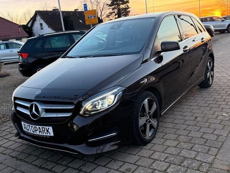Gebraucht Mercedes B220 Urban 177 PS (130 kW) 2017 Orientbraun Van / Kleinbus