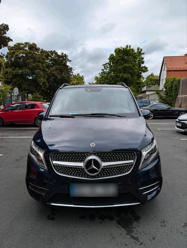 Blau Gebraucht 2017 Mercedes V250 Van / Kleinbus | 37.000 € (Superpreis) - Bild 1/4