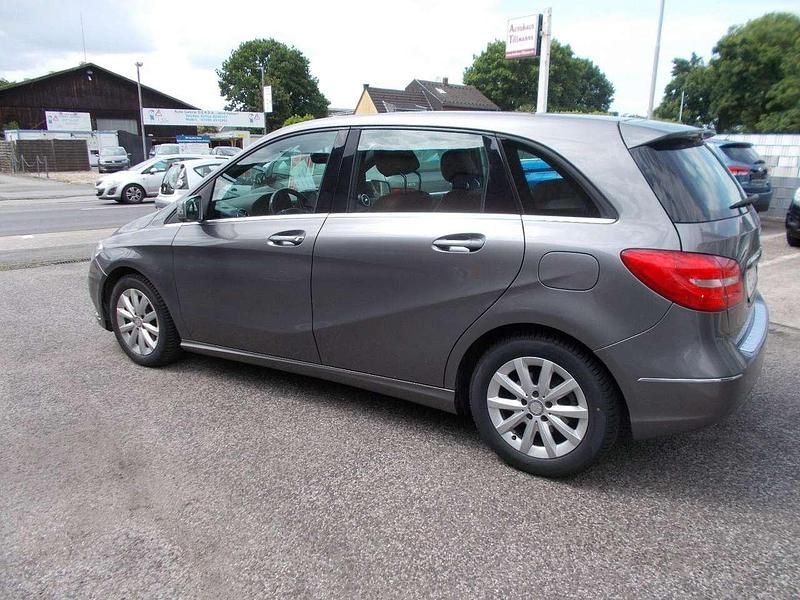 Gebraucht Mercedes B200 136 PS (100 kW) 2014 Mountaingrau  met. Van / Kleinbus