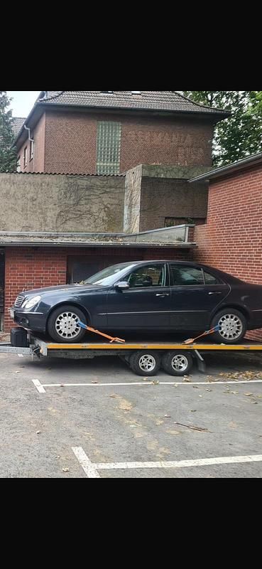 Blau Gebraucht 2005 Mercedes E280 Limousine | 1.900 € (Superpreis) - Bild 1/1