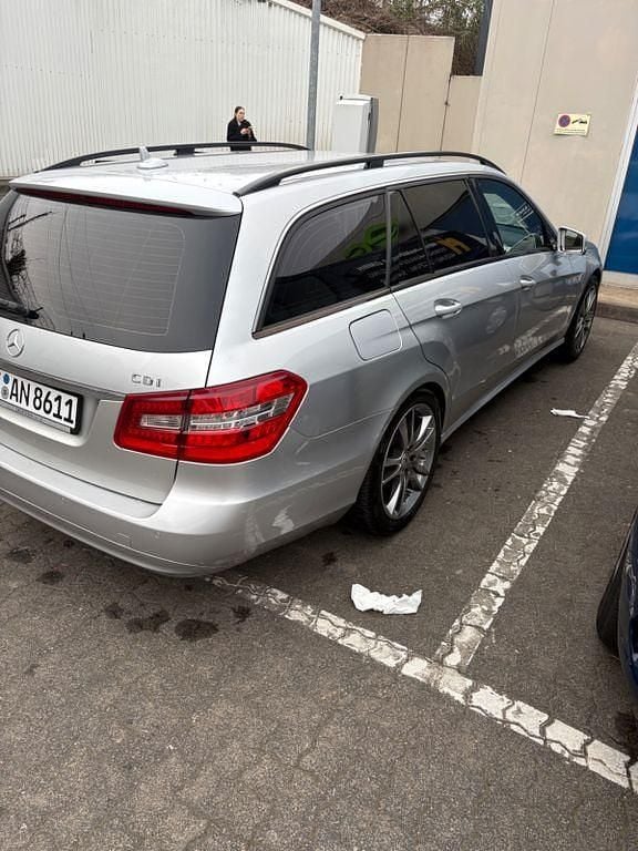 Gebraucht Mercedes E220 Avantgarde 170 PS (125 kW) 2013 Grau Limousine