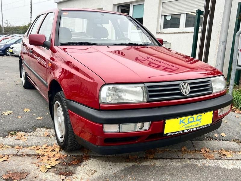 Rot Gebraucht 1993 VW Vento Limousine | 3.700 € - Bild 1/4