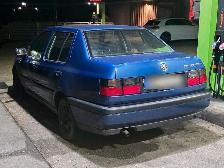Gebraucht VW Vento 75 PS (55 kW) 1996 Blau Limousine