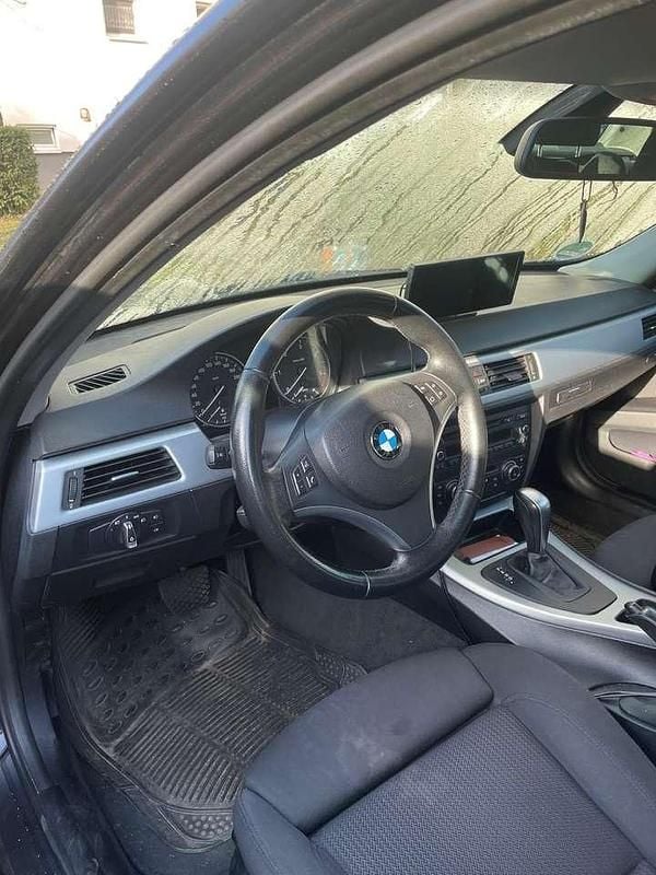 Gebraucht BMW 320 184 PS (135 kW) 2011 Limousine