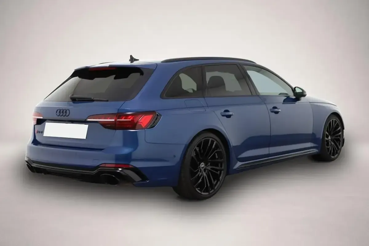 Gebraucht Audi RS4 Ambiente 450 PS (330 kW) 2023 Manufacturer Kombi