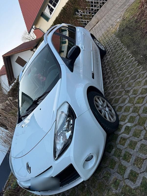 Gebraucht Renault Clio II 75 PS (55 kW) 2011 Weiß Limousine