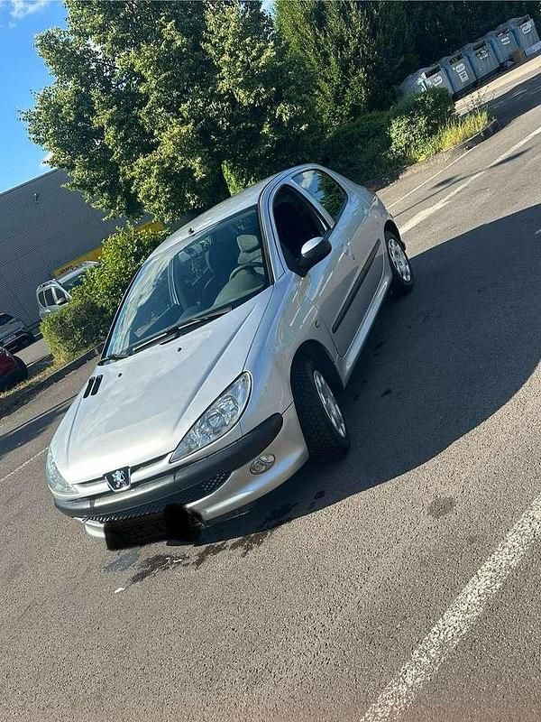 Grau Gebraucht 2003 Peugeot 206 Filou Limousine | 950 € (Guter Preis) - Bild 1/4