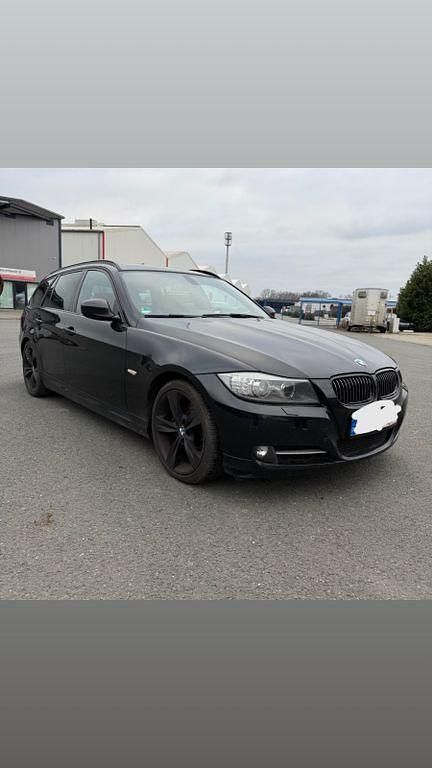 Gebraucht BMW 330 245 PS (180 kW) 2011 Schwarz Kombi