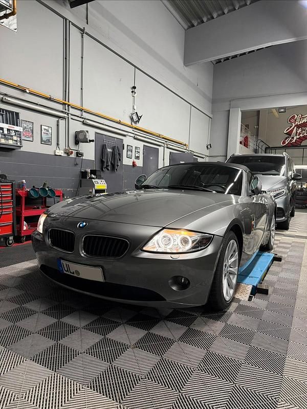 Silber Gebraucht 2004 BMW Z4 Cabrio | 8.500 € (Etwas zu teuer) - Bild 1/4