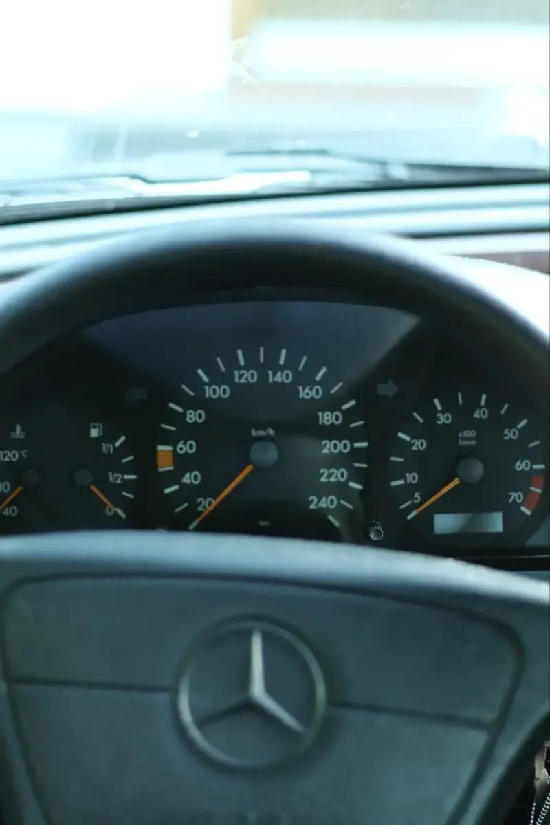 Gebraucht Mercedes C180 125 PS (91 kW) 1993 Silber Limousine