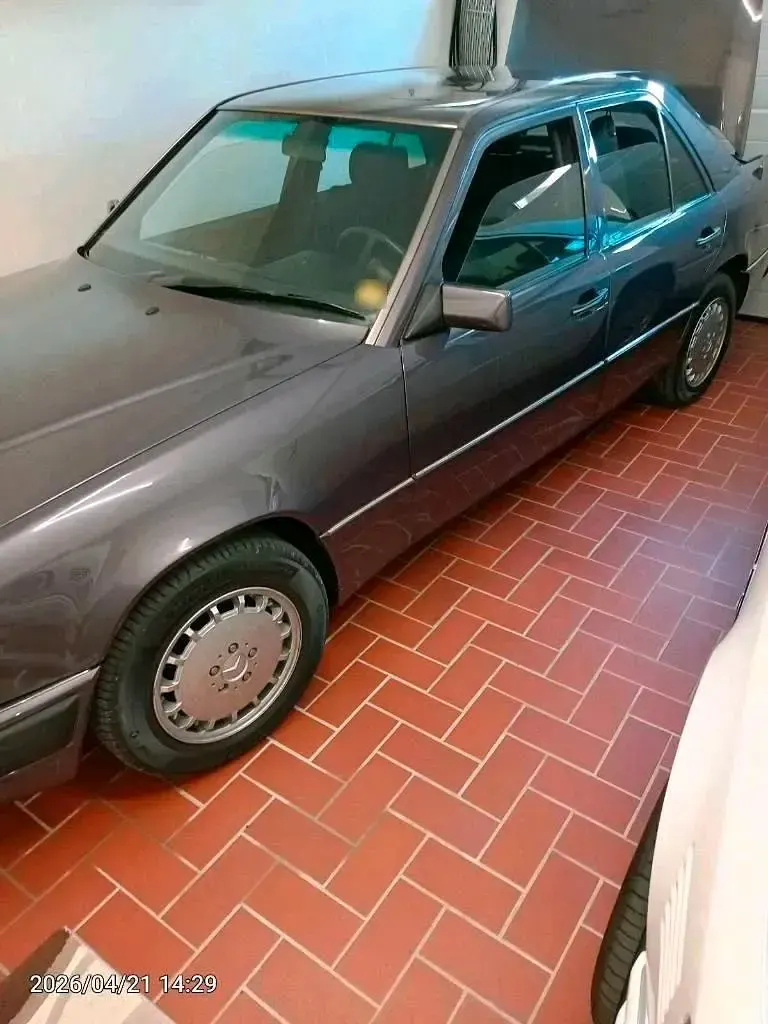 Gebraucht Mercedes E260 170 PS (125 kW) 1991 Braun Limousine