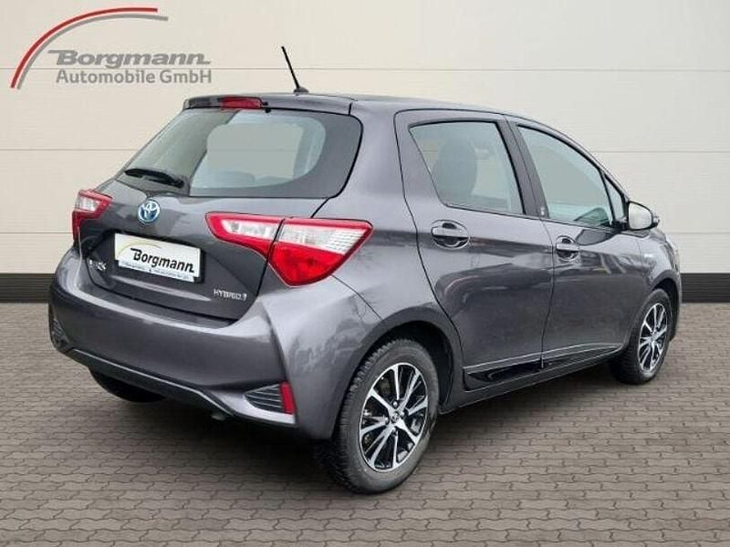 Gebraucht Toyota Yaris Hybrid Team 101 PS (74 kW) 2018 Grau Kleinwagen