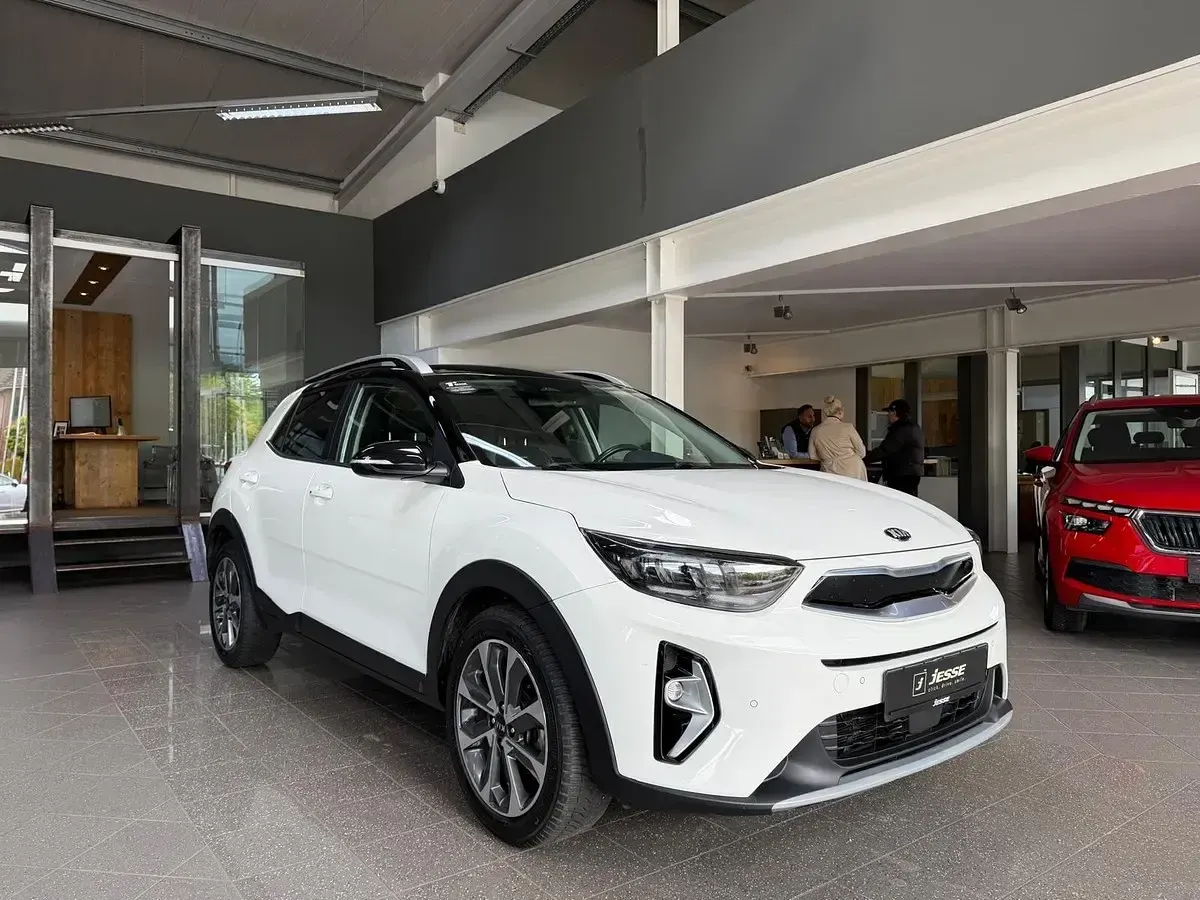 Gebraucht Kia Stonic Spirit 120 PS (88 kW) 2021 Schwarz SUV
