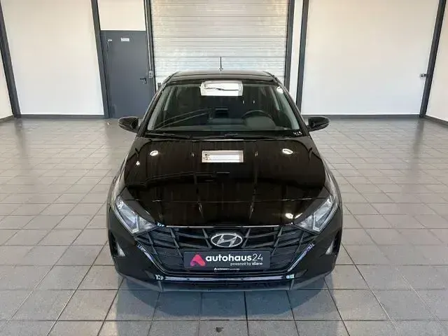 Gebraucht Hyundai i20 Select 84 PS (61 kW) 2022 Schwarz Kleinwagen