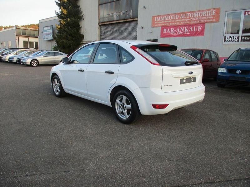 Gebraucht Ford Focus Ambiente 80 PS (58 kW) 2009 Weiß Limousine