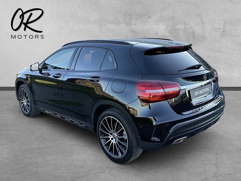 Gebraucht Mercedes GLA180 AMG line 122 PS (89 kW) 2017 Nachtschwarz SUV