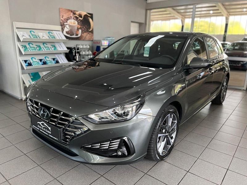 Grau Gebraucht 2023 Hyundai i30 Limousine | 17.490 € (Fairer Preis) - Bild 1/4