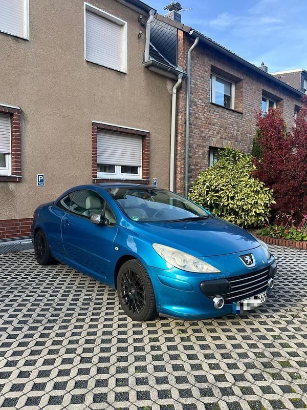 Blau Gebraucht 2006 Peugeot 307 CC Cabrio | 1.000 € (Etwas zu teuer) - Bild 1/4