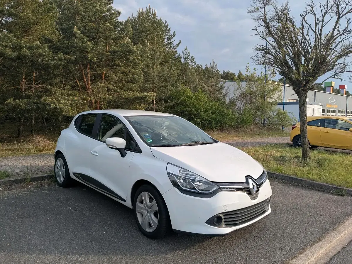 Gebraucht Renault Clio IV 74 PS (54 kW) 2016 Weiß Limousine