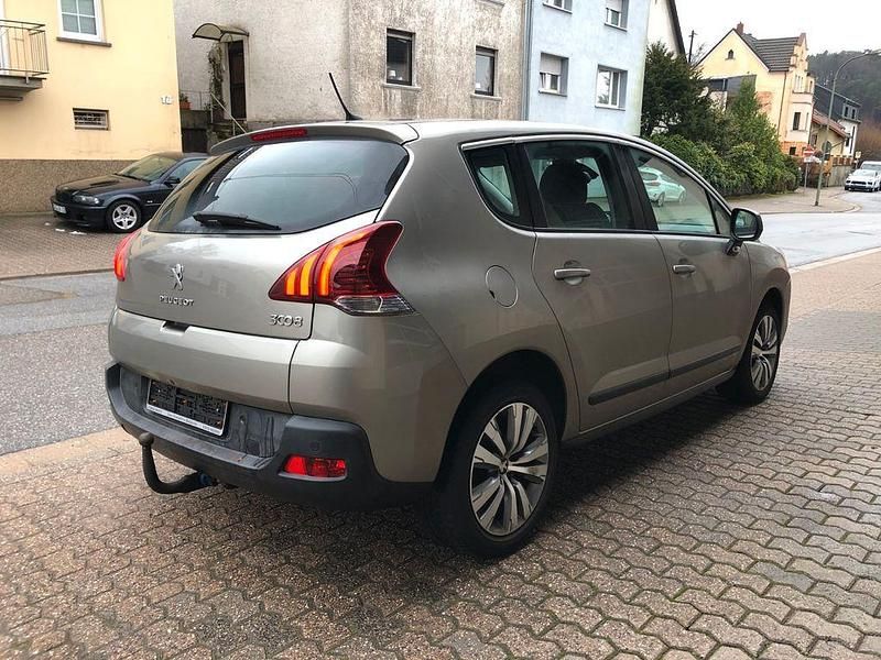 Gebraucht Peugeot 3008 Active 165 PS (121 kW) 2015 Grau Kombi