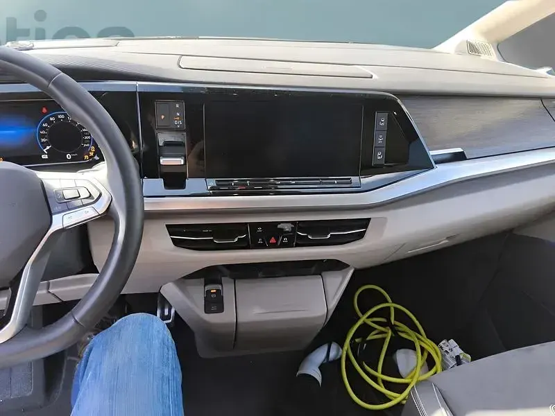 Usata VW Multivan 150 CV (110 kW) 2023 Argento Monovolume