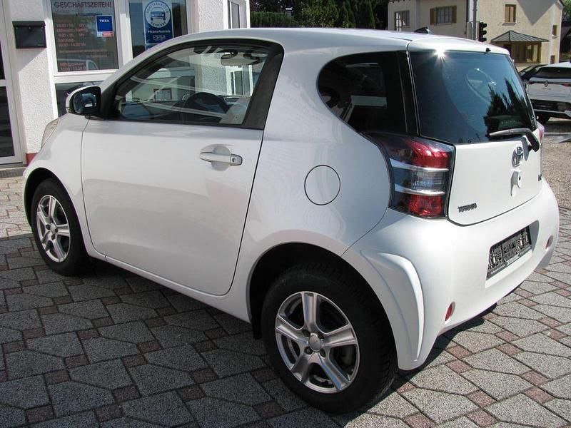 Gebraucht Toyota iQ 68 PS (50 kW) 2010 Weiß Kleinwagen