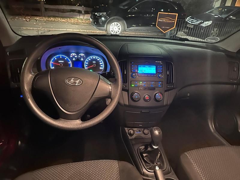 Gebraucht Hyundai i30 90 PS (66 kW) 2012 Rot Kombi