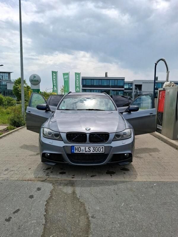 Grau Gebraucht 2011 BMW 320 M Performance Kombi | 10.000 € (Teuer) - Bild 1/4
