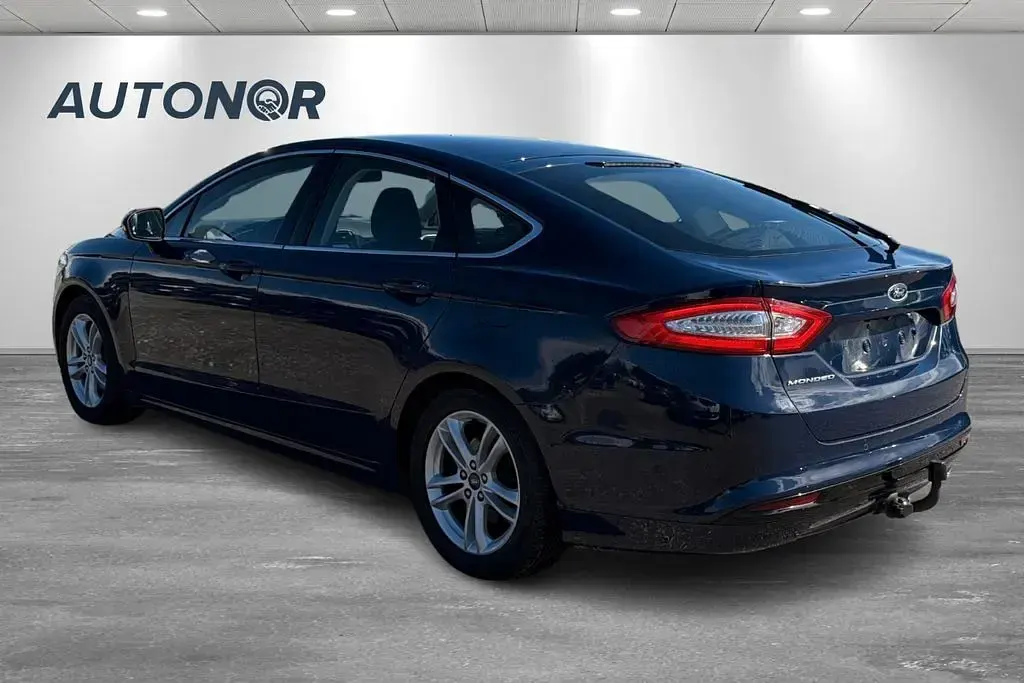 Gebraucht Ford Mondeo Titanium 160 PS (117 kW) 2017 Blau Limousine