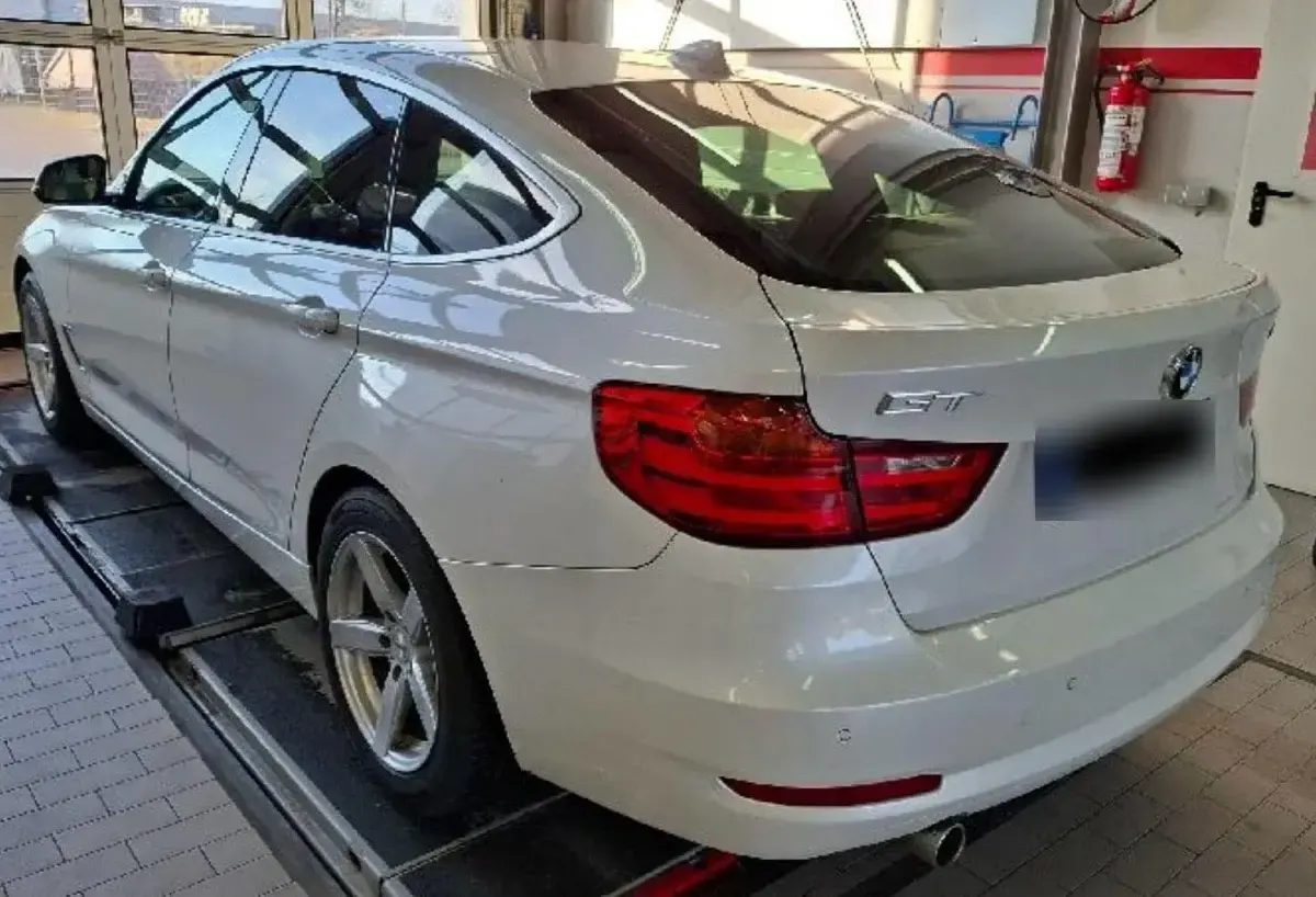 Gebraucht BMW 318 Gran Turismo Advantage 150 PS (110 kW) 2016 Weiß Limousine