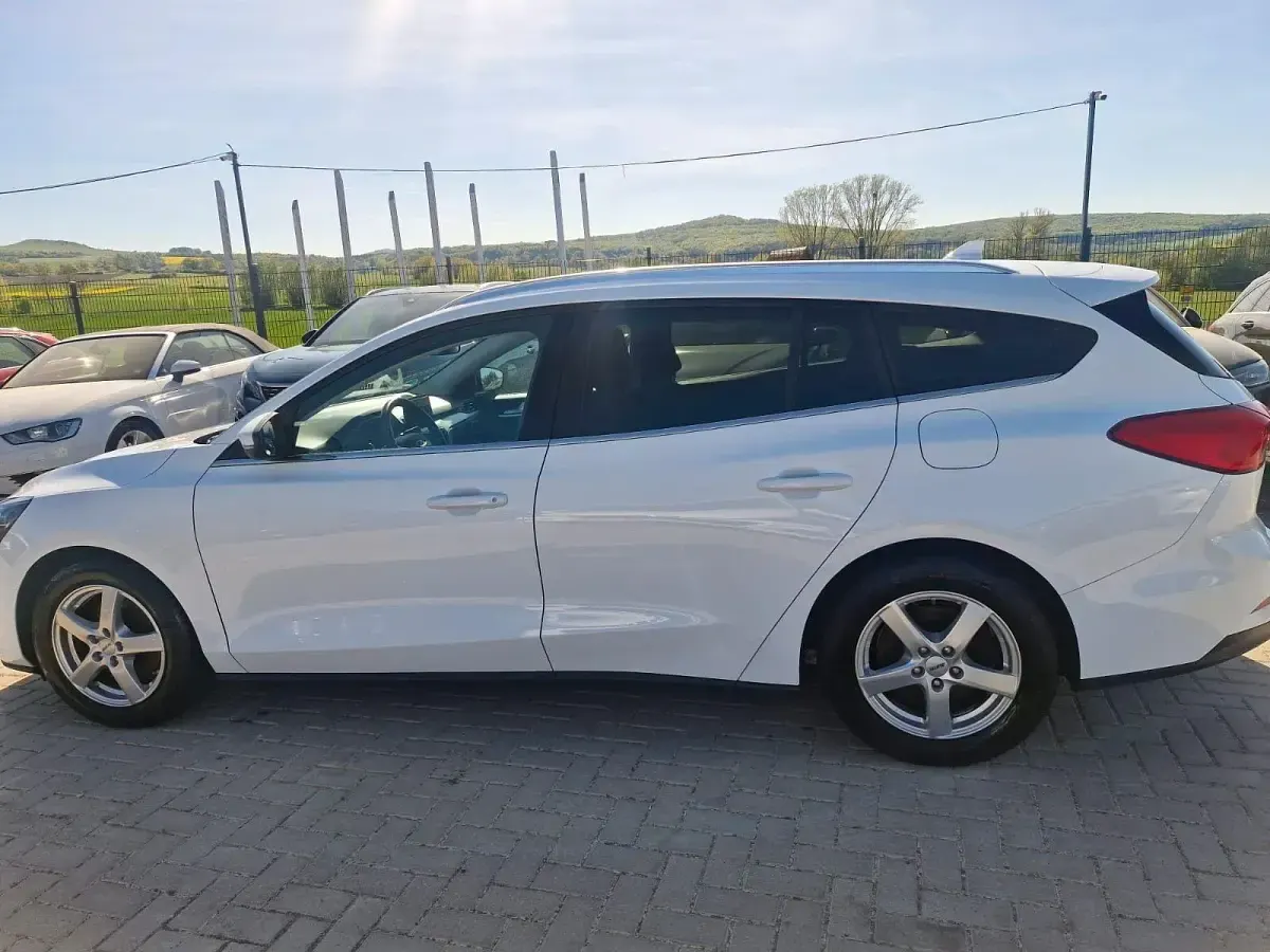 Gebraucht Ford Focus Cool & Connect 120 PS (88 kW) 2020 Weiß Kombi