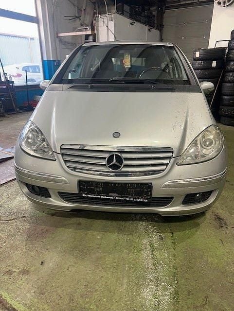 Silber Gebraucht 2005 Mercedes A170 Avantgarde Limousine | 1.590 € (Superpreis) - Bild 1/4