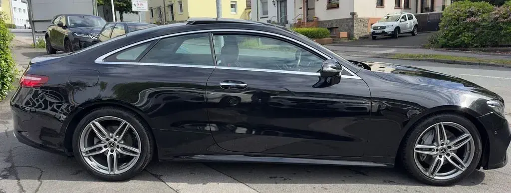 Gebraucht Mercedes E220 AMG 194 PS (142 kW) 2019 Schwarz Coupé