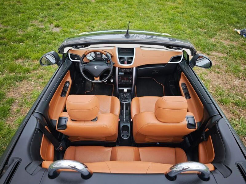 Grau Gebraucht 2008 Peugeot 207 CC Roland Garros Cabrio | 3.550 € (Fairer Preis) - Bild 1/4