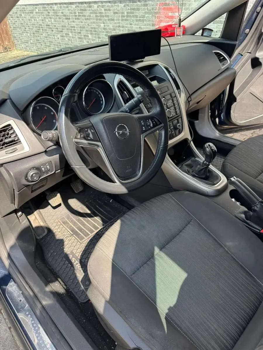 Gebraucht Opel Astra 110 PS (80 kW) 2011 Blau Kombi