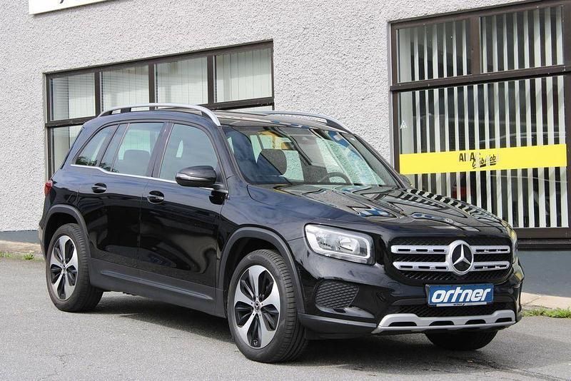 Schwarz Gebraucht 2020 Mercedes GLB200 Style SUV | 19.900 € (Guter Preis) - Bild 1/4