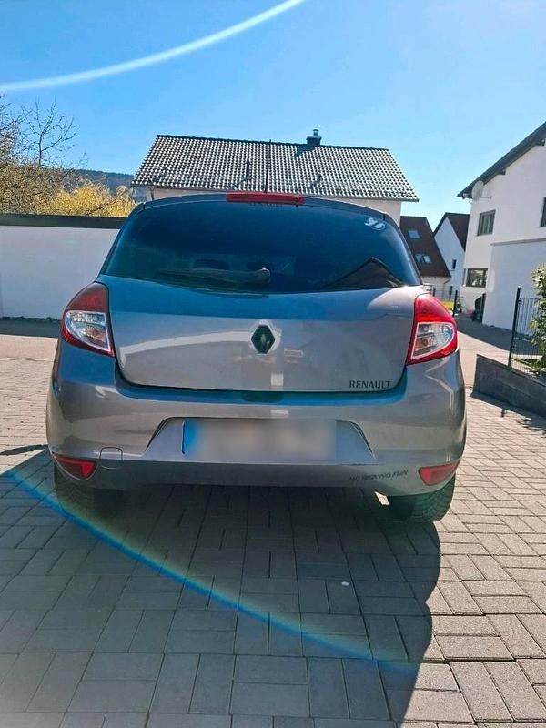 Gebraucht Renault Clio III 75 PS (55 kW) 2010 Grau Kleinwagen