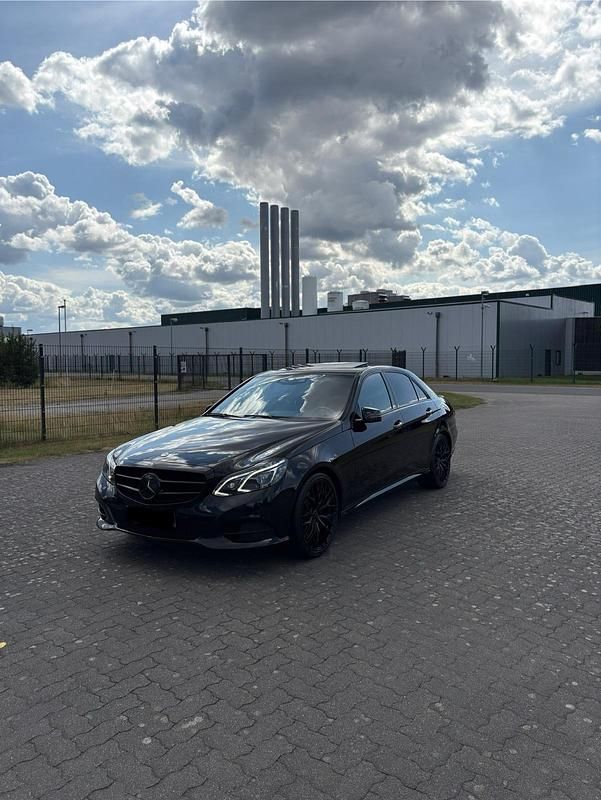Schwarz Gebraucht 2014 Mercedes E250 Limousine | 19.999 € (Teuer) - Bild 1/4