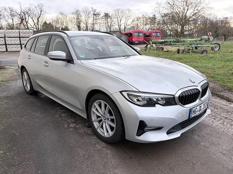 Gebraucht BMW 318 Advantage 150 PS (110 kW) 2020 Silber Kombi