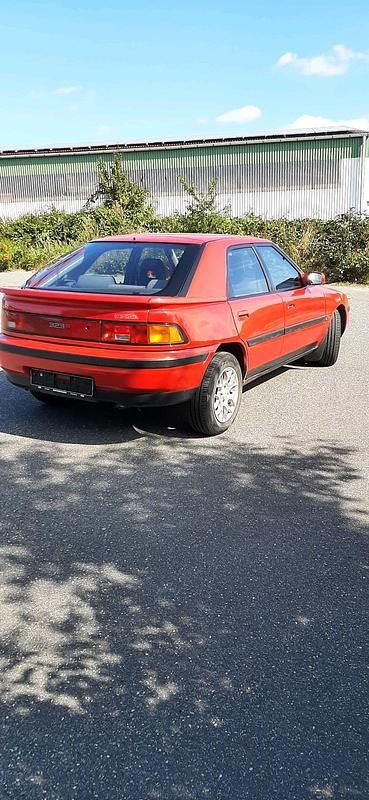 Rot Gebraucht 1992 Mazda 323F Coupé | 2.100 € - Bild 1/4