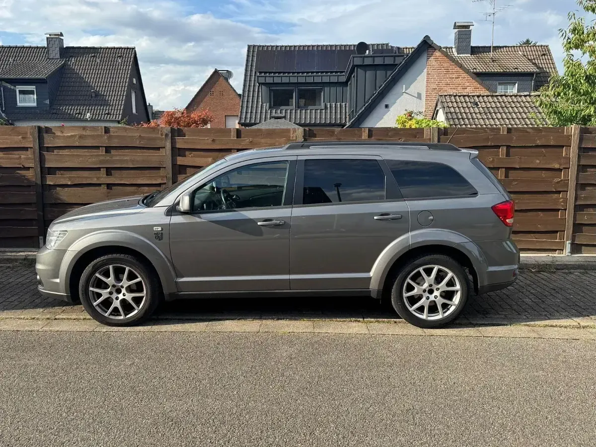 Gebraucht Fiat Freemont 140 PS (102 kW) 2012 Silber SUV