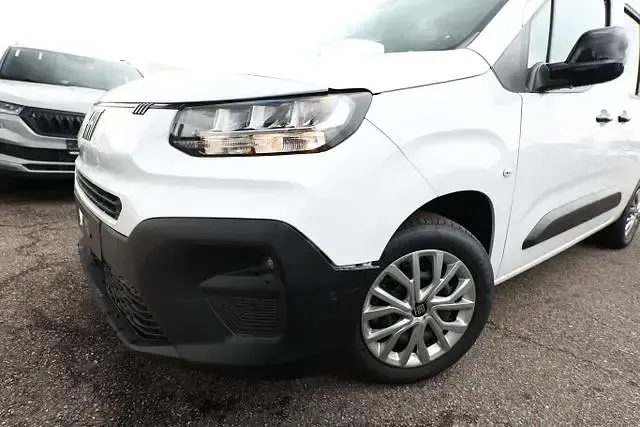 Neu Fiat Doblò 131 PS (96 kW) 2025 Weiß weiß Van / Kleinbus