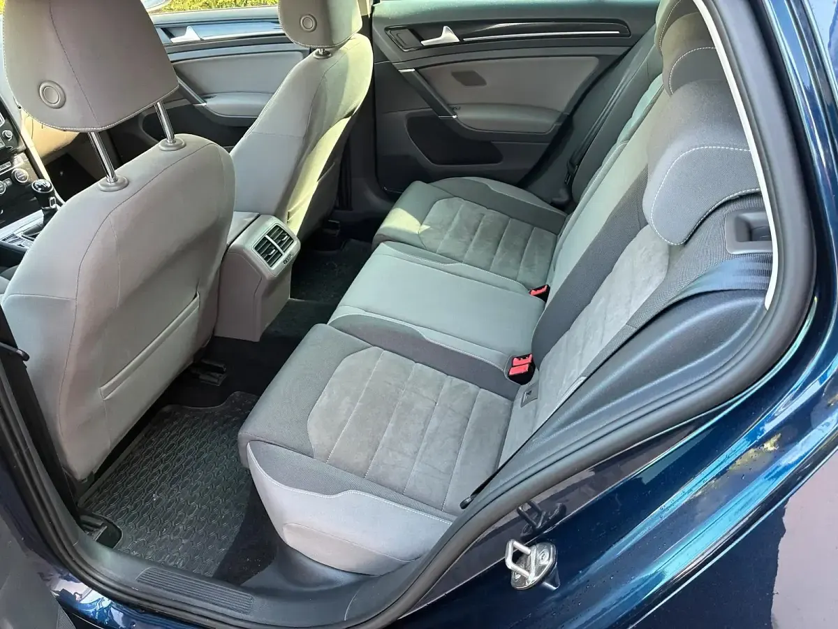 Second-hand VW Golf VII Highline 150 CP (110 kW) 2014 Albastru Berlinǎ
