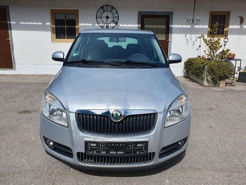 Gebraucht Skoda Fabia Ambiente 86 PS (63 kW) 2009 Silber Kleinwagen